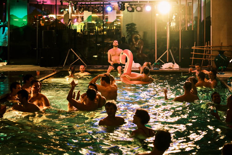 Pool Party bij Hotel Jakarta Amsterdam