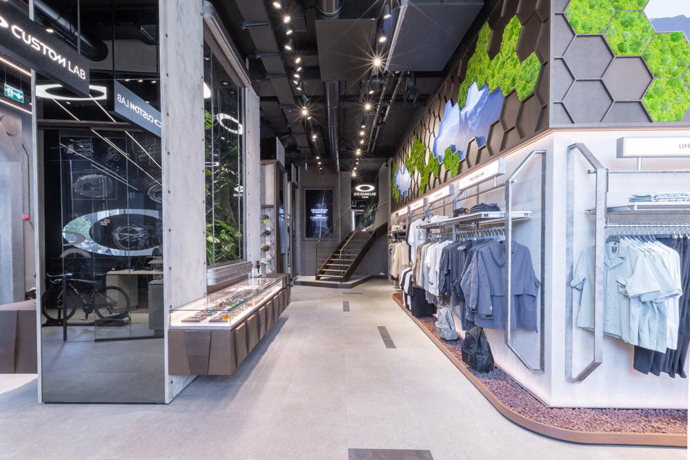 OAKLEY SAN BABILA STORE IMAGE (6)