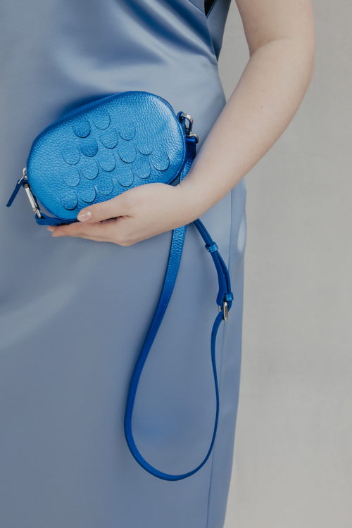 Mieke Dierckx_Oval Mini Bag Blue shimmer €250