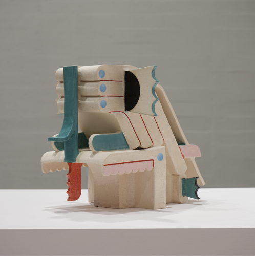 Cabeza samurái, 2024.Gres zacatecas, engobes, esmaltes, 33 x 46 x 33 cm. 13 x 18 x 13 in.