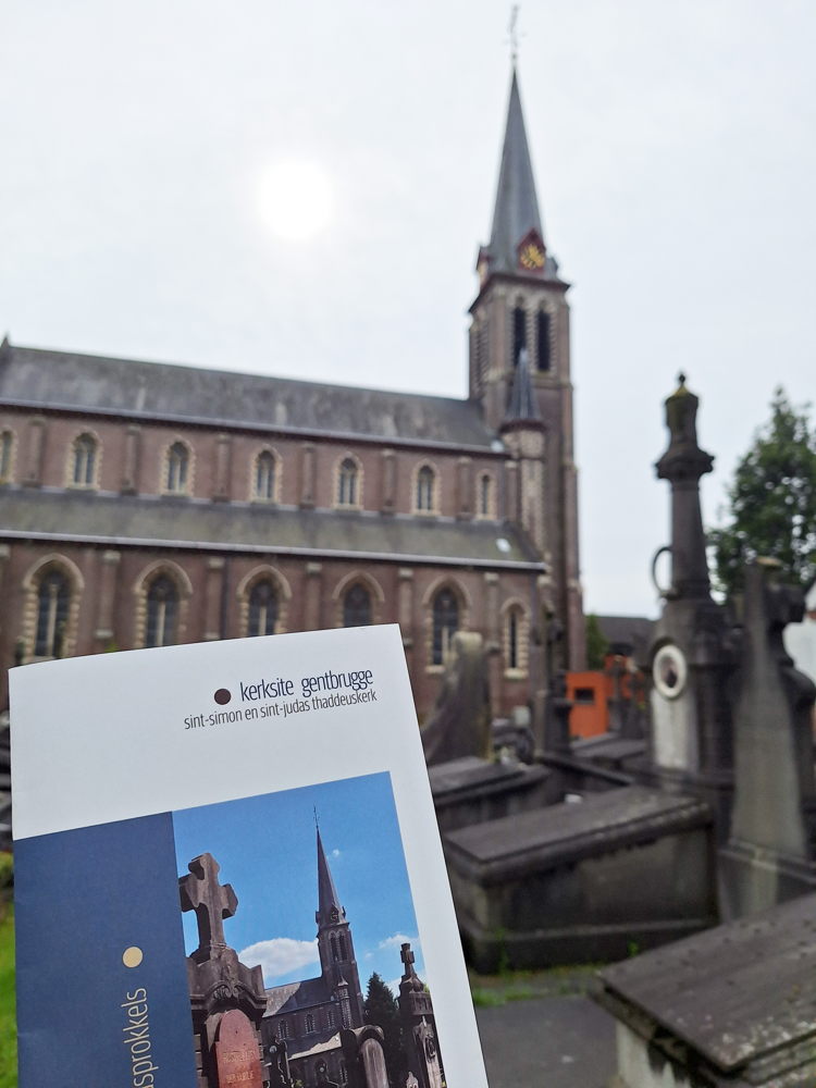 Erfgoedsprokkel met kerk en kerkhof Gentbrugge