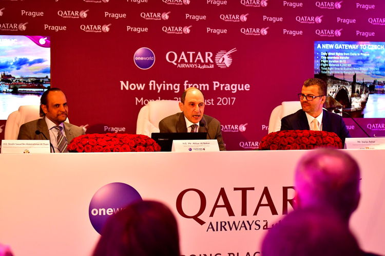 Tisková konference - Šejk Saoud bin Abdulrahman Al Thani (katarský ambasador v Německu), Akbar al-Bákir (generální ředitel Qatar Airways), Václav Řehoř 2