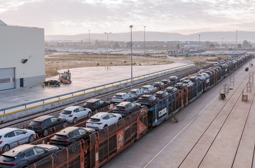 SEAT S.A. en Volkswagen Autoeuropa verbinden fabrieken in Martorell en Palmela per trein om duurzaamheid een boost te geven