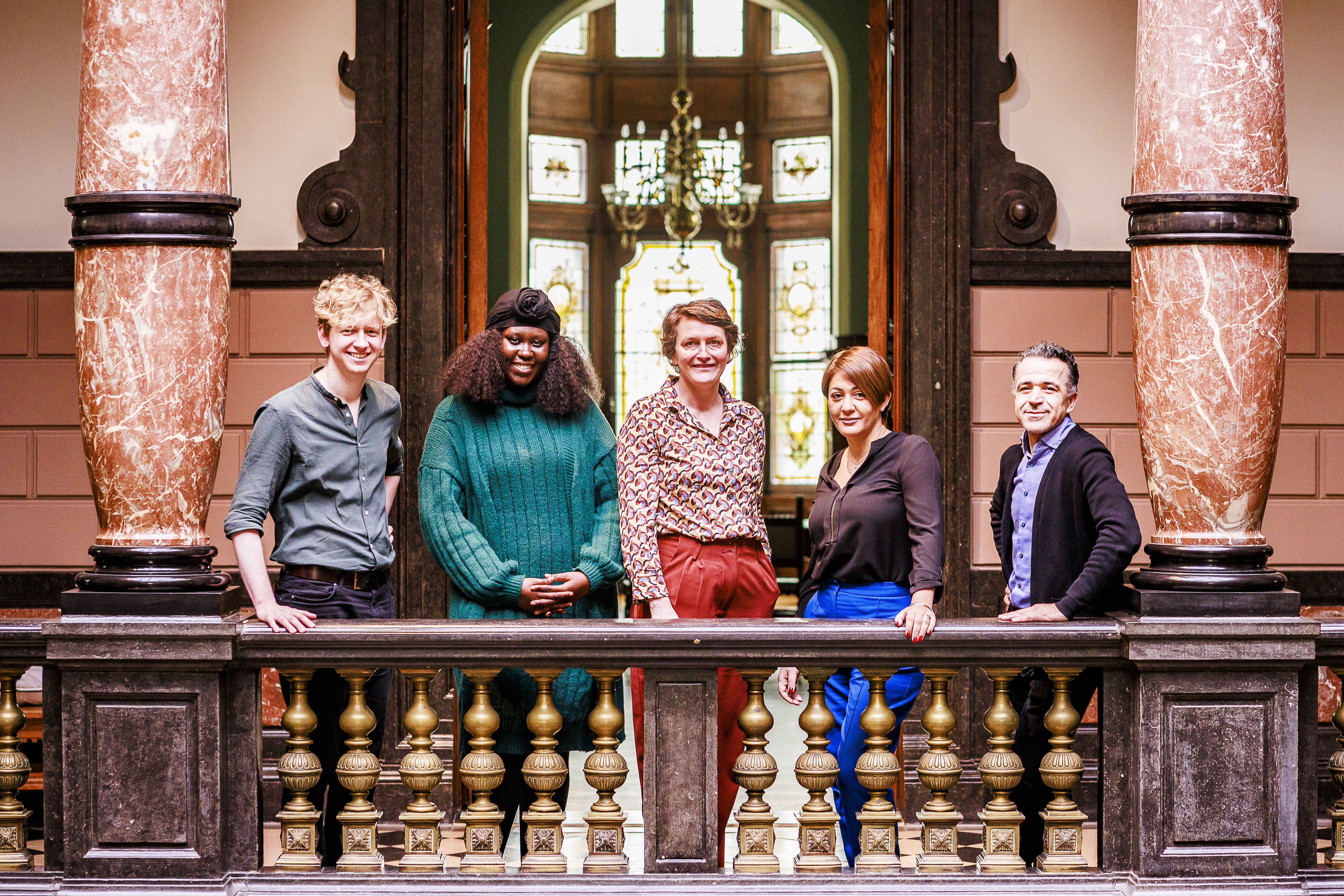 De districtsschepenen van het Borgerhouts districtscollege. Van links naar rechts: Ben Van Duppen, Aïssatou Cissé, Marij Preneel, Mariam El Osri en Omar Al Jattari.