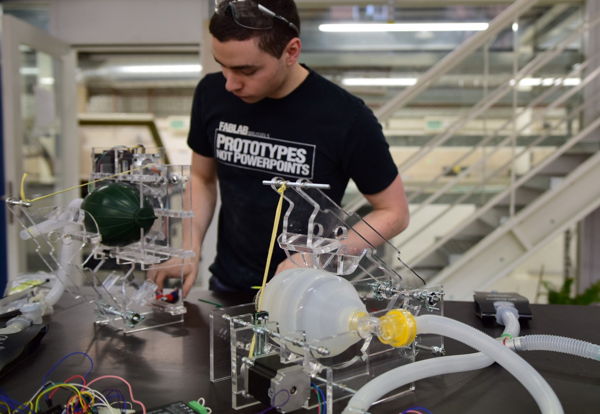 Eerste VUB FabLab beademingstoestellen geproduceerd door Audi Brussels ...