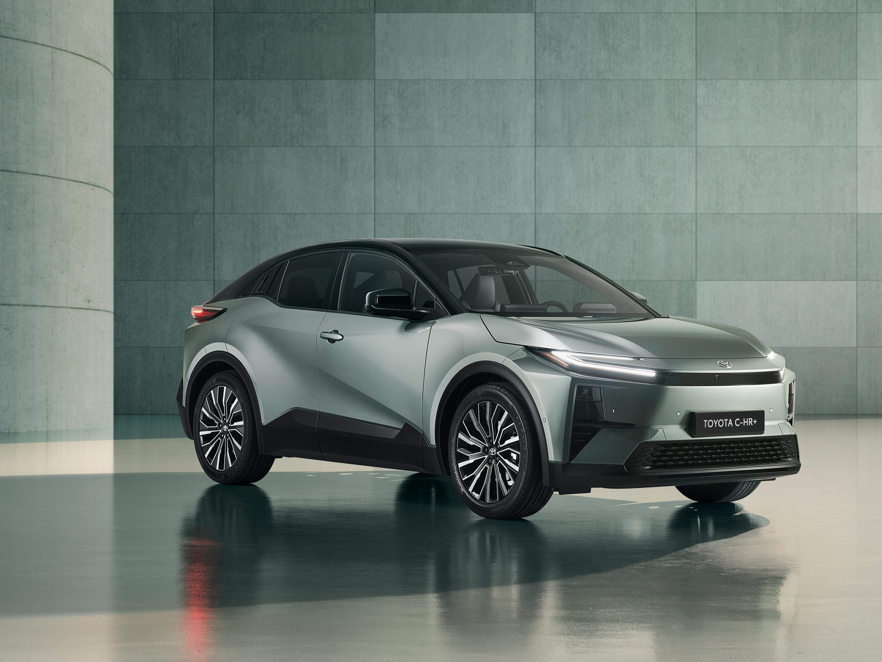 Wereldpremière van de gloednieuwe EV Toyota C-HR+