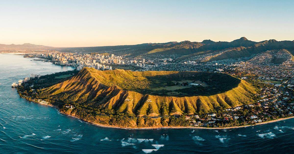 Amor bajo el cielo del Pacífico: la luna de miel que solo Hawái puede contar