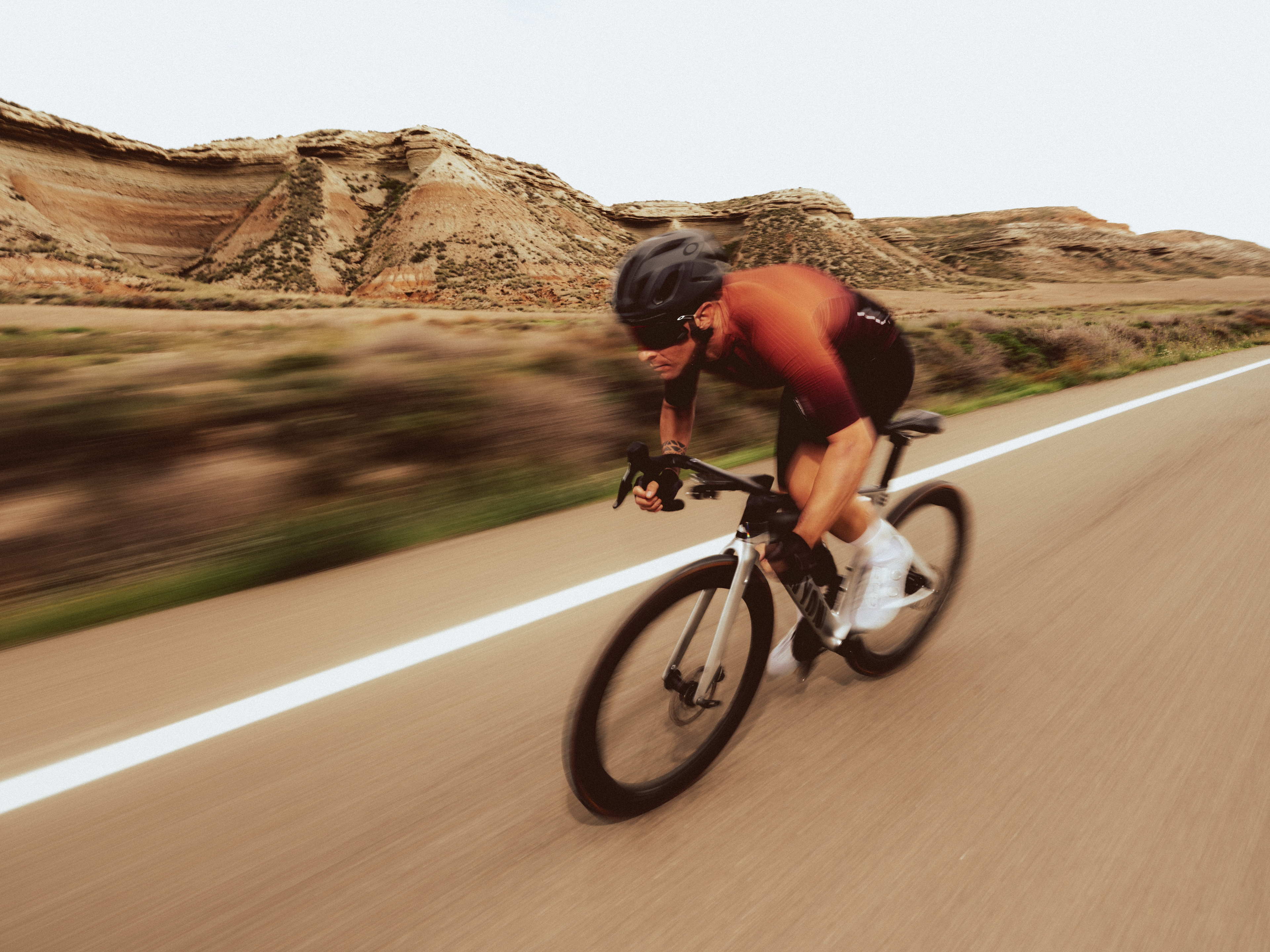 PRONTI ALLA SFIDA CON LA COLLEZIONE BIKE OAKLEY 2025
