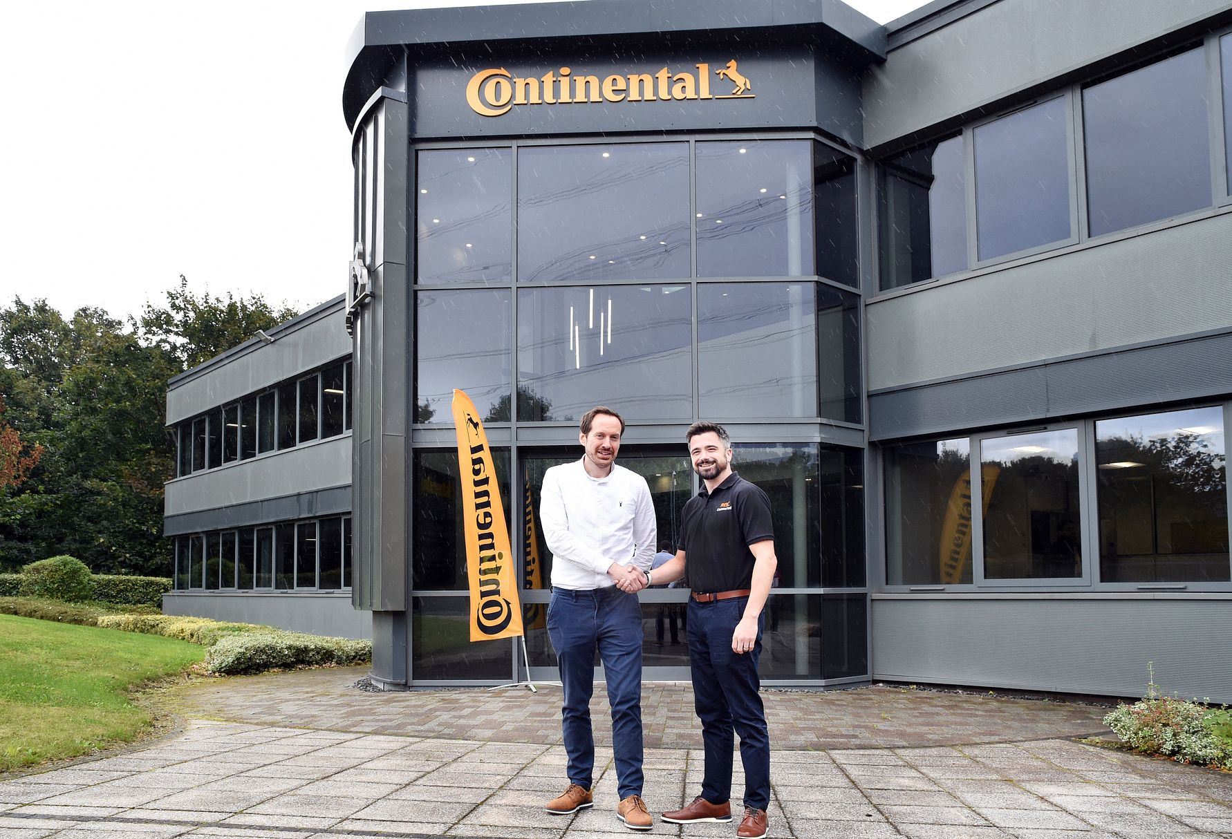 Image: RAC (L – R) Continental Automotive’s UK Head of CSV Sales and Marketing, Ben Klarich, and the RAC’s Head of Telematics and Connected Solutions, Geraint Jones