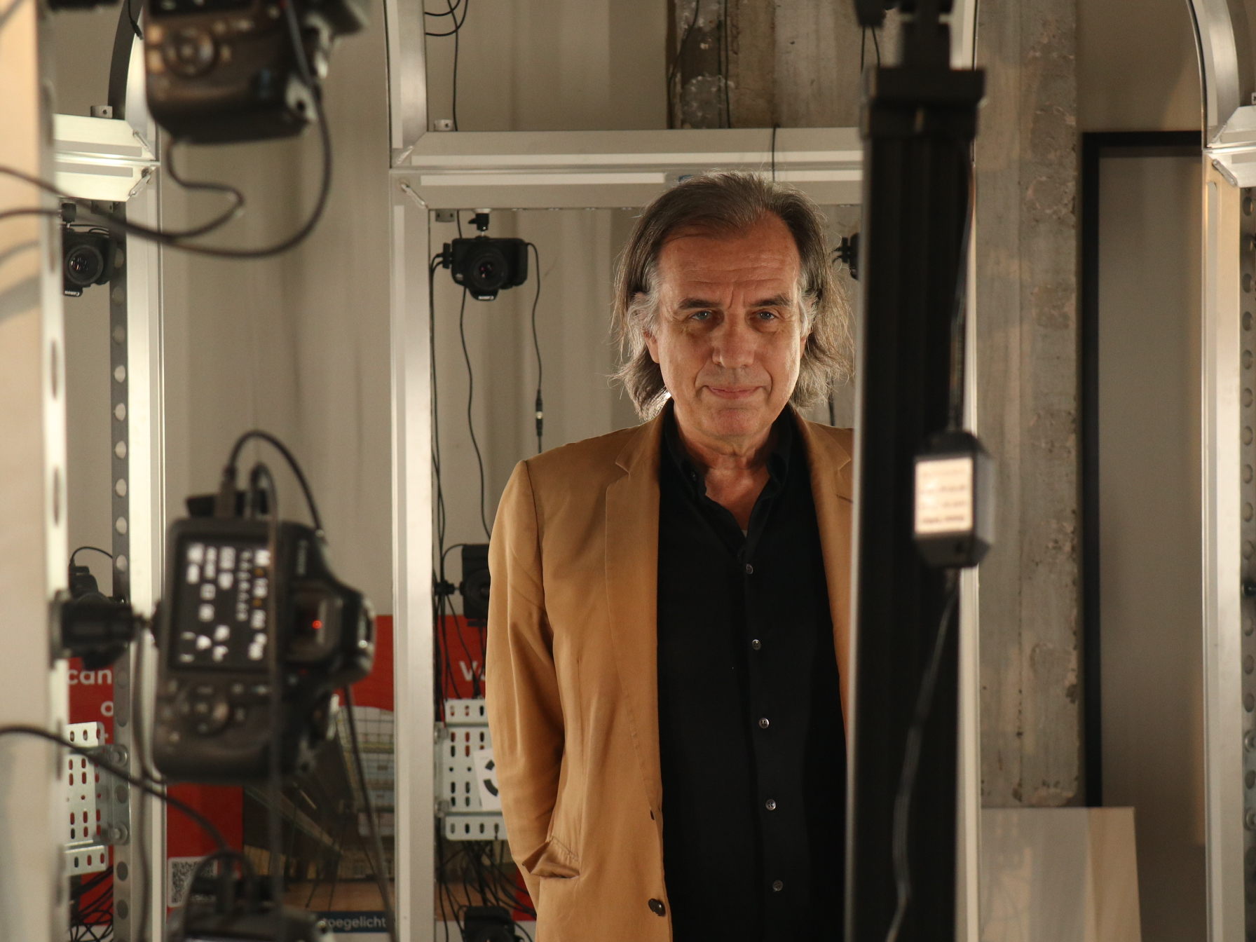 Thomas More-onderzoekers klonen Dirk De Wachter om gevaren AI-therapie te tonen