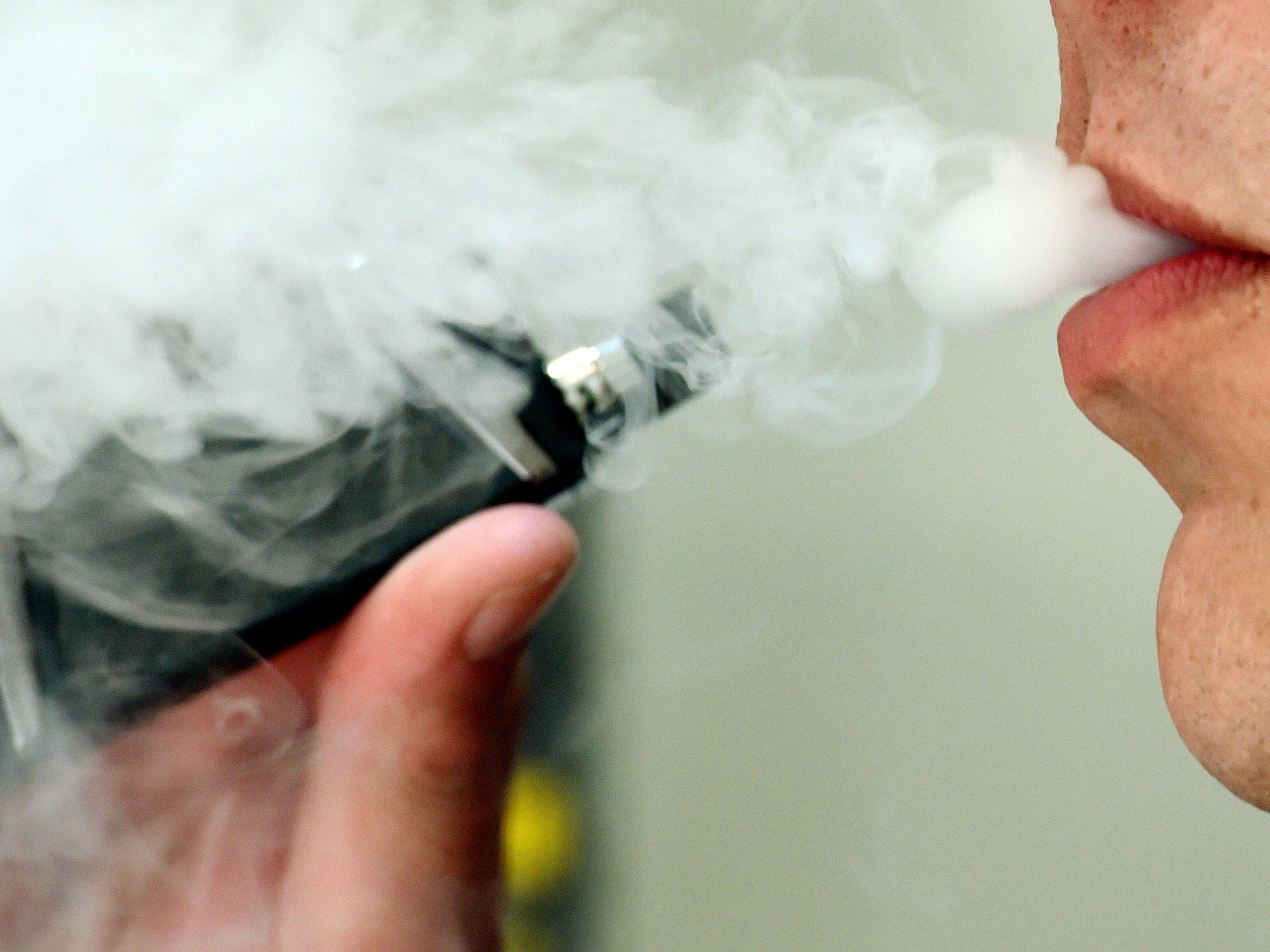 Campaign warns of rise of vaping among young people
