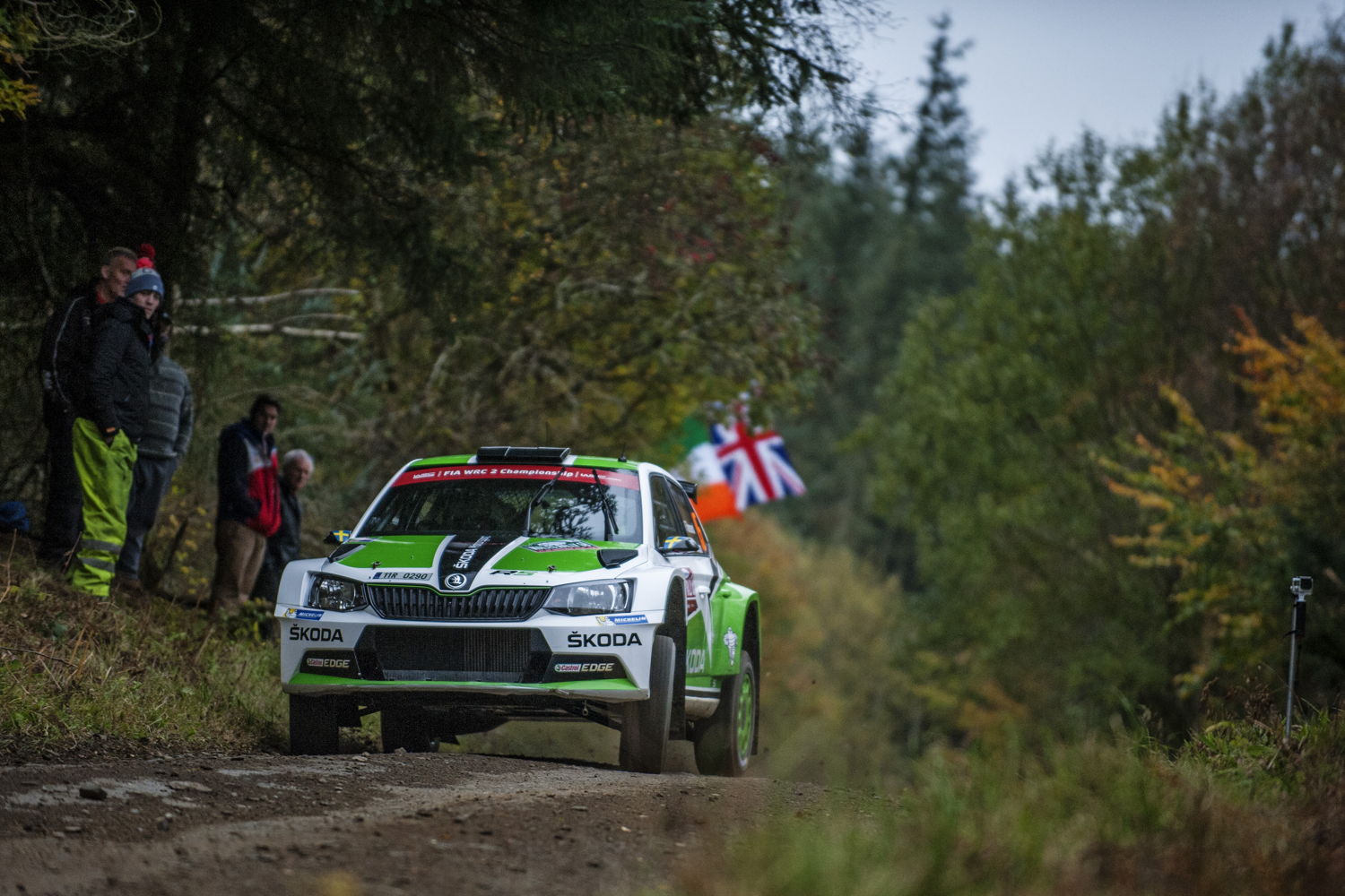 The Swedish pairing Pontus Tidemand/Jonas Andersson is the second ŠKODA works duo in the top five of the WRC 2 standings. At the end of the first day’s rallying in Wales, the two ŠKODA drivers are in third place overall.