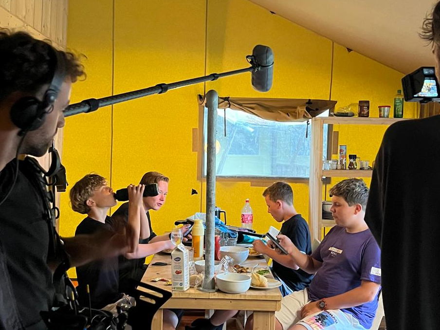 Tv-programma 'Grote Gezinnen, Grote Vakanties' te gast bij Landal Gooise Heide