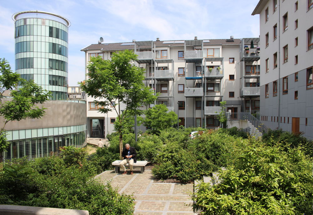 Philippe SAMYN and PARTNERS (Belgium) - renovation of 150 Housing Units