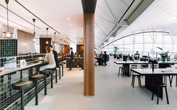 The Deck Cathay Pacific Eroffnet Neue Lounge In Hongkong