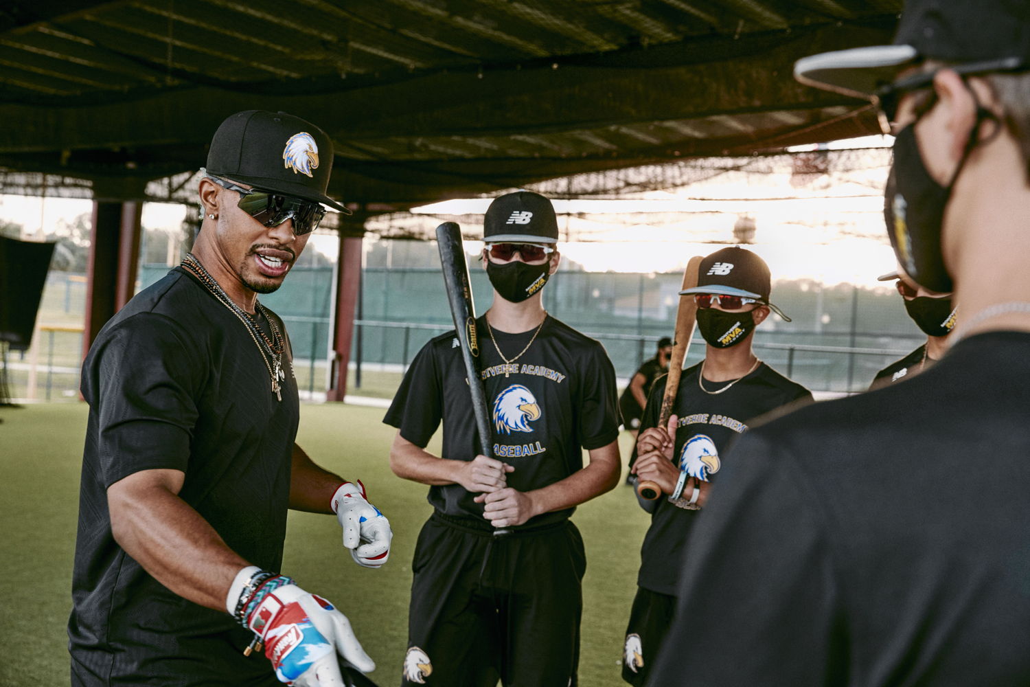 OAKLEY ENCODER - FRANCISCO LINDOR LIFESTYLE IMAGE (4)