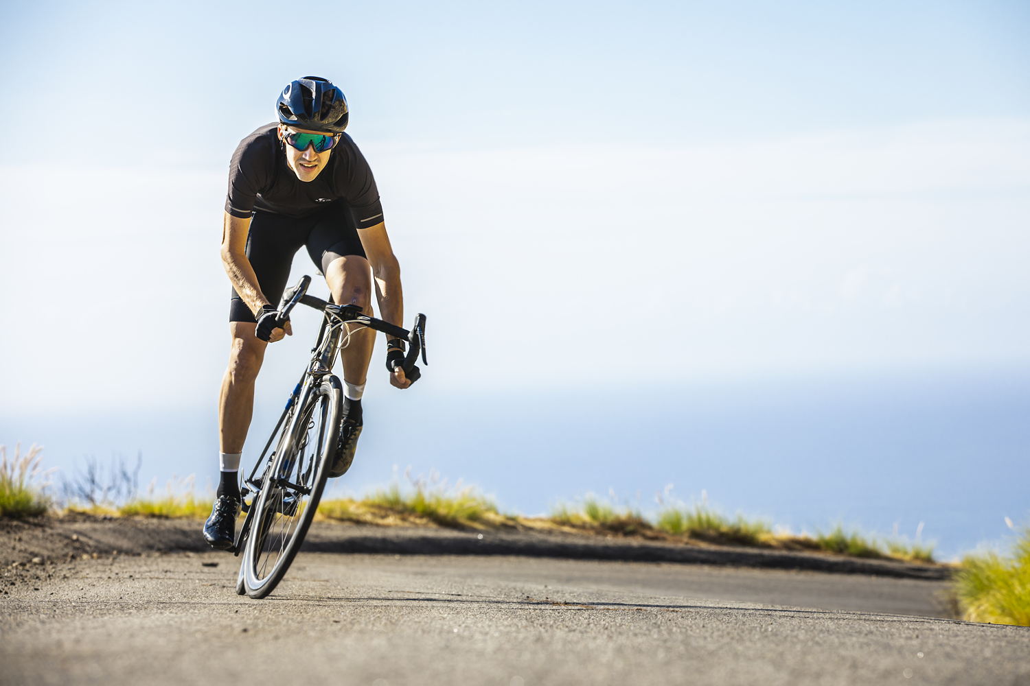 OAKLEY ROAD CYCLING COLLECTION - LIFESTYLE IMAGE (1)