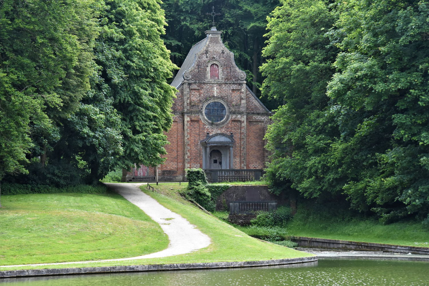 Saint Gertrude's Chapel in the grounds of Gaasbeek Castle © photo: Tess Thibaut