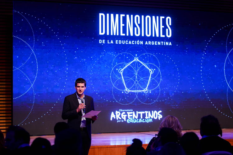 Ignacio Ibarzábal, director ejecutivo del Observatorio Argentinos por la Educación, durante el inicio del evento.