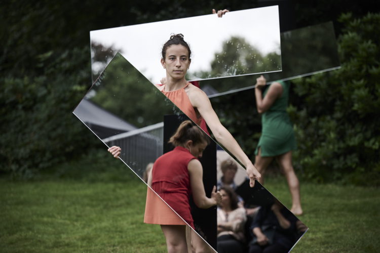 MIDDELHEIMMUSEUM: Joan Jonas, Mirror Piece I & II (1969,2018-2019, 2024) © The Artist & Amanda Wilkinson Gallery – Photo: studio pramudiya, npi 
