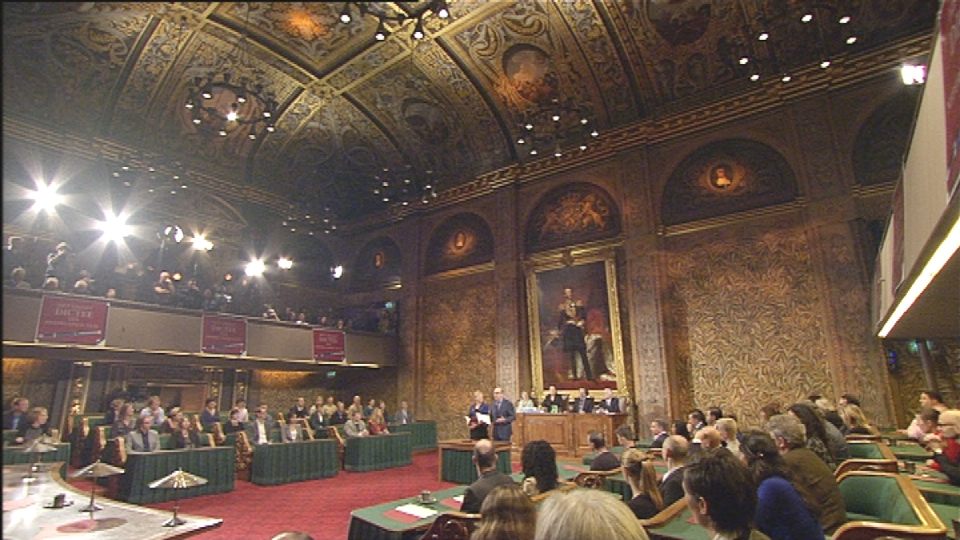 Het Groot Dictee in de vergaderzaal van de Eerste Kamer der Staten-Generaal in Den Haag - (c) VRT