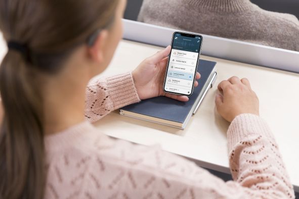 Using their own smartphones with an app, students listen to the audio via headphones, hearing aids or cochlear implants Using their own smartphones with an app, students listen to the audio via headphones, hearing aids or cochlear implants