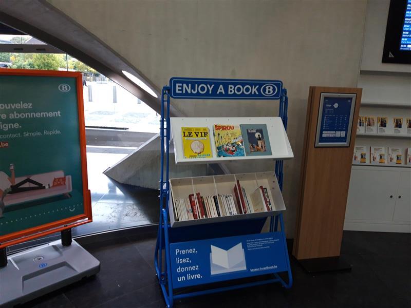 Gare de Liège-Guillemins - Enjoy a book - SNCB