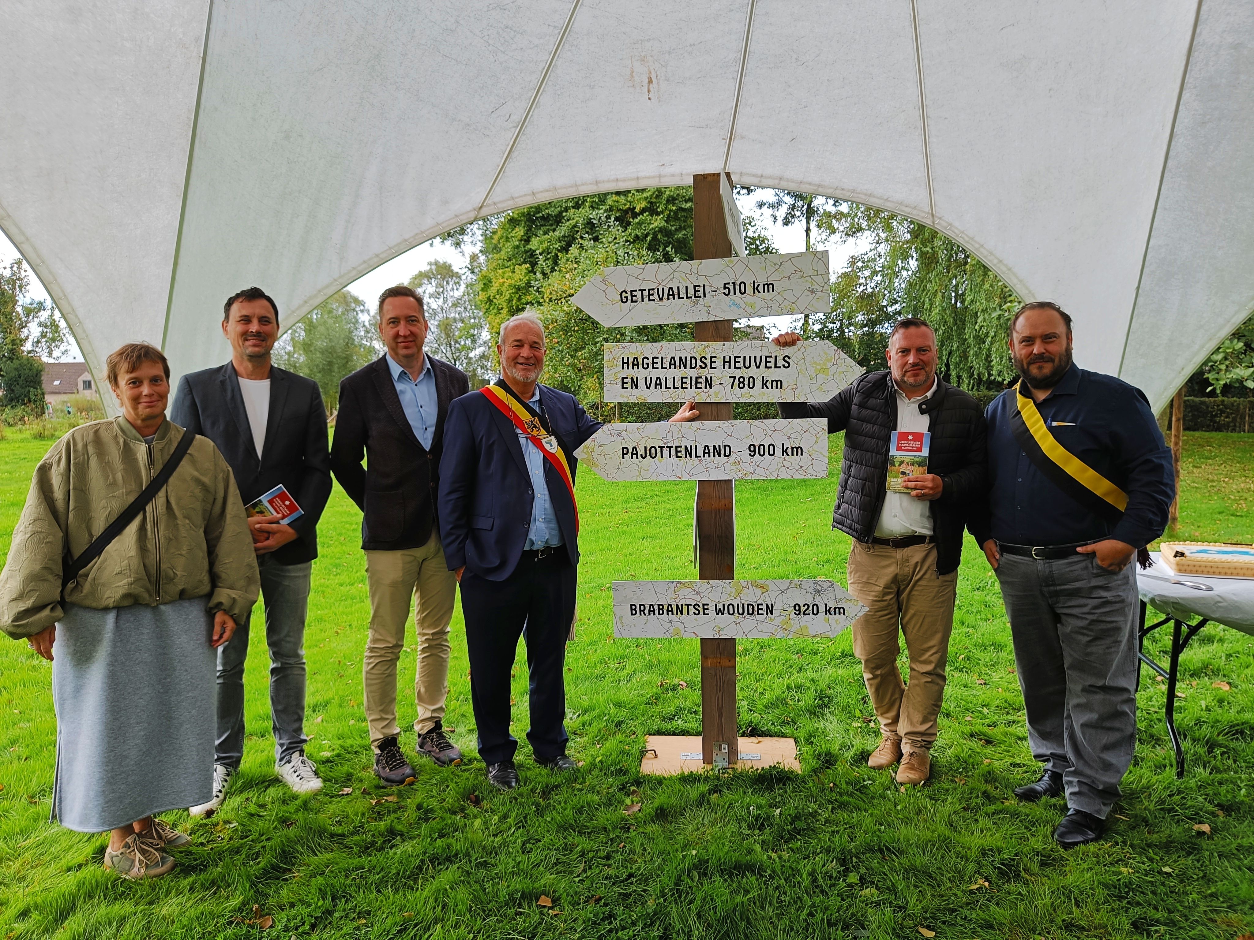 OP 27 september werd het vernieuwde wandelnetwerk Pajottenland in Ternat voorgesteld.