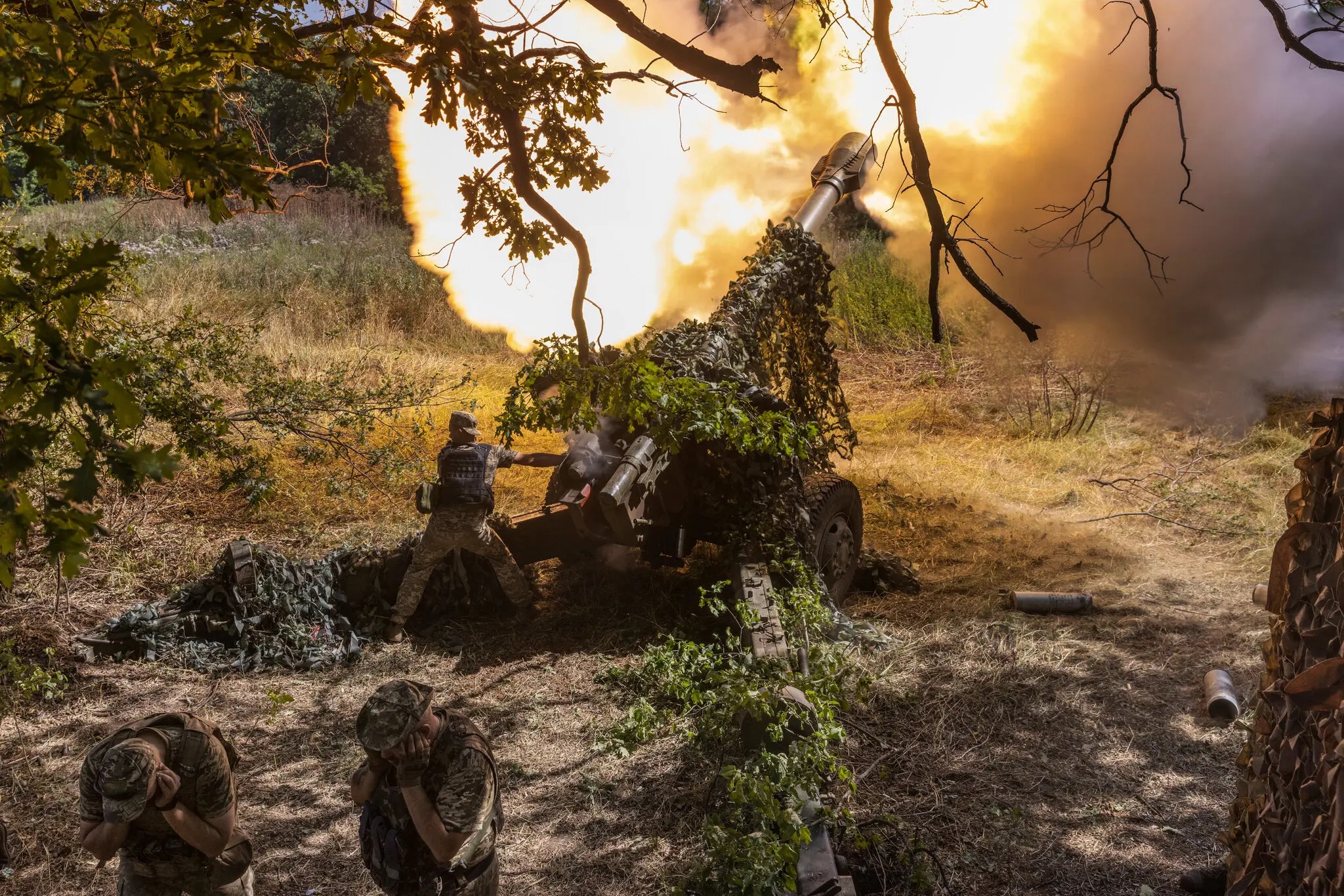 An artillery unit from Ukraine’s 58th Brigade near the town of Bakhmut fired toward an advancing Russian infantry unit around the town of Pokrovske on Aug. 10. David Guttenfelder The New York Times 
