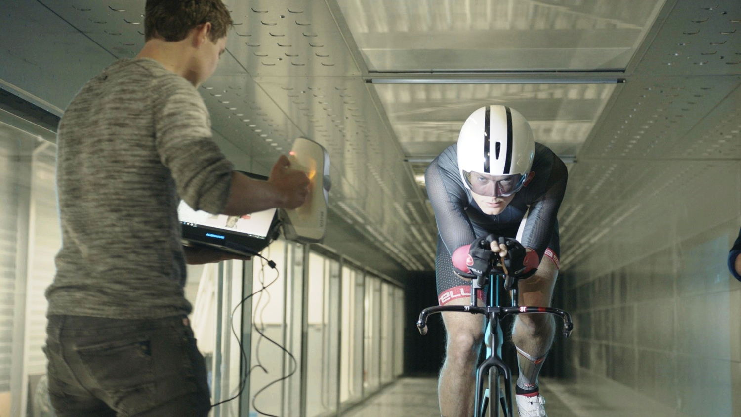 Baanwielrennen: Maarten test zijn aerodynamica - (c) De Mensen