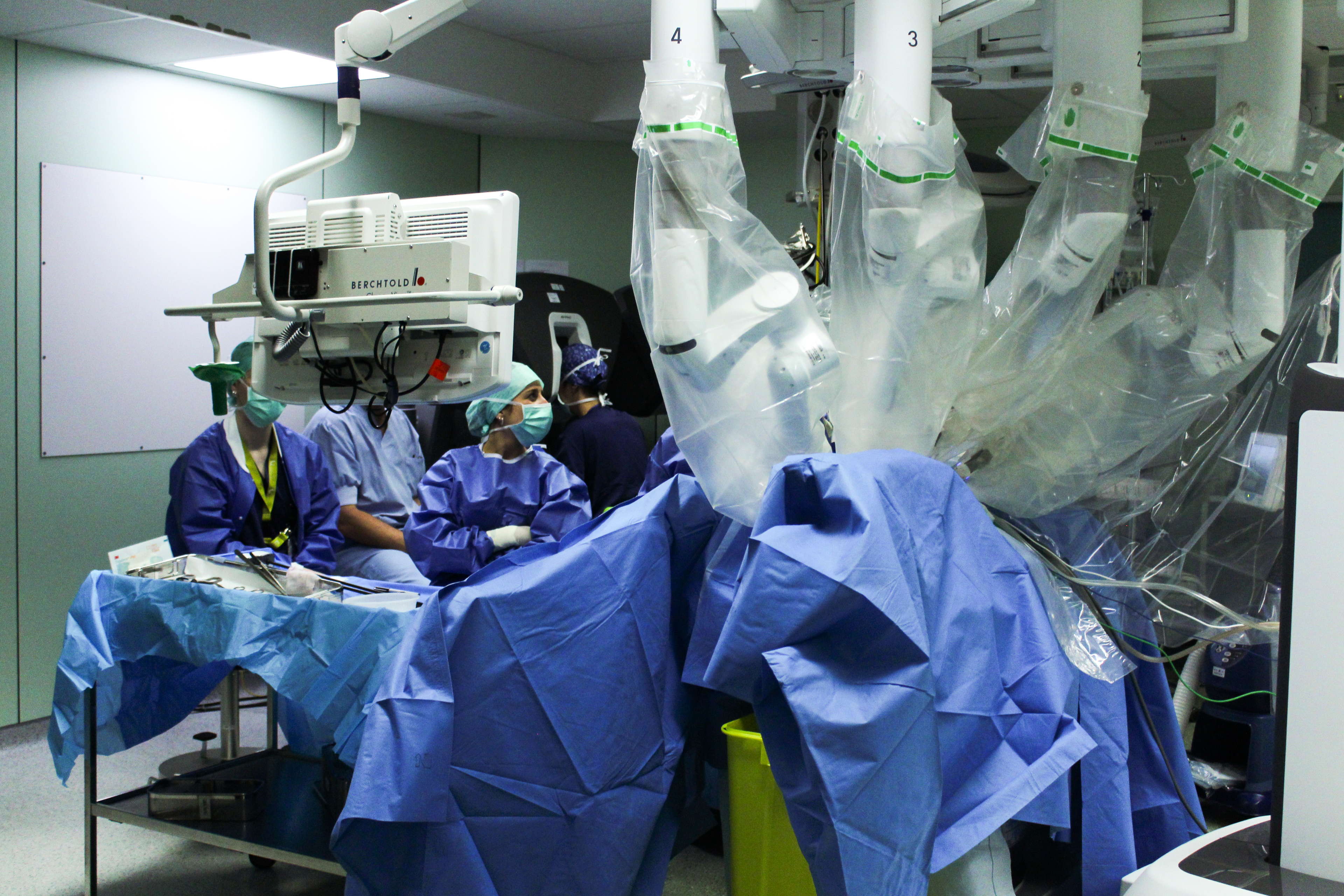 Robotchirurgie even veilig als kijkoperatie voor oudere patiënten met dikkedarmkanker