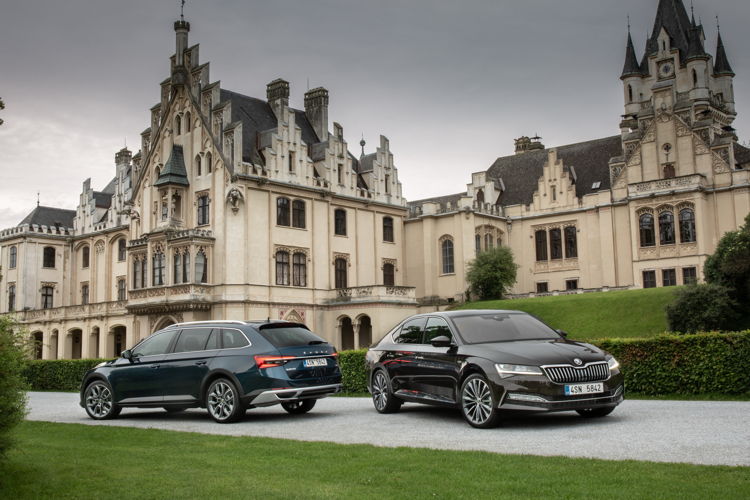 Having secured 6.59 per cent of the votes, the brand’s top
model – the ŠKODA SUPERB 4×4 – is the first-choice
import 4×4 over €40,000 this year. This makes 2020 the
eleventh year in which the brand’s flagship came first in the
readers’ poll