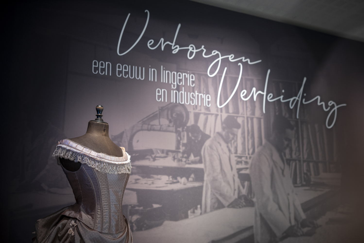 Verborgen Verleiding, een eeuw in lingerie en industrie