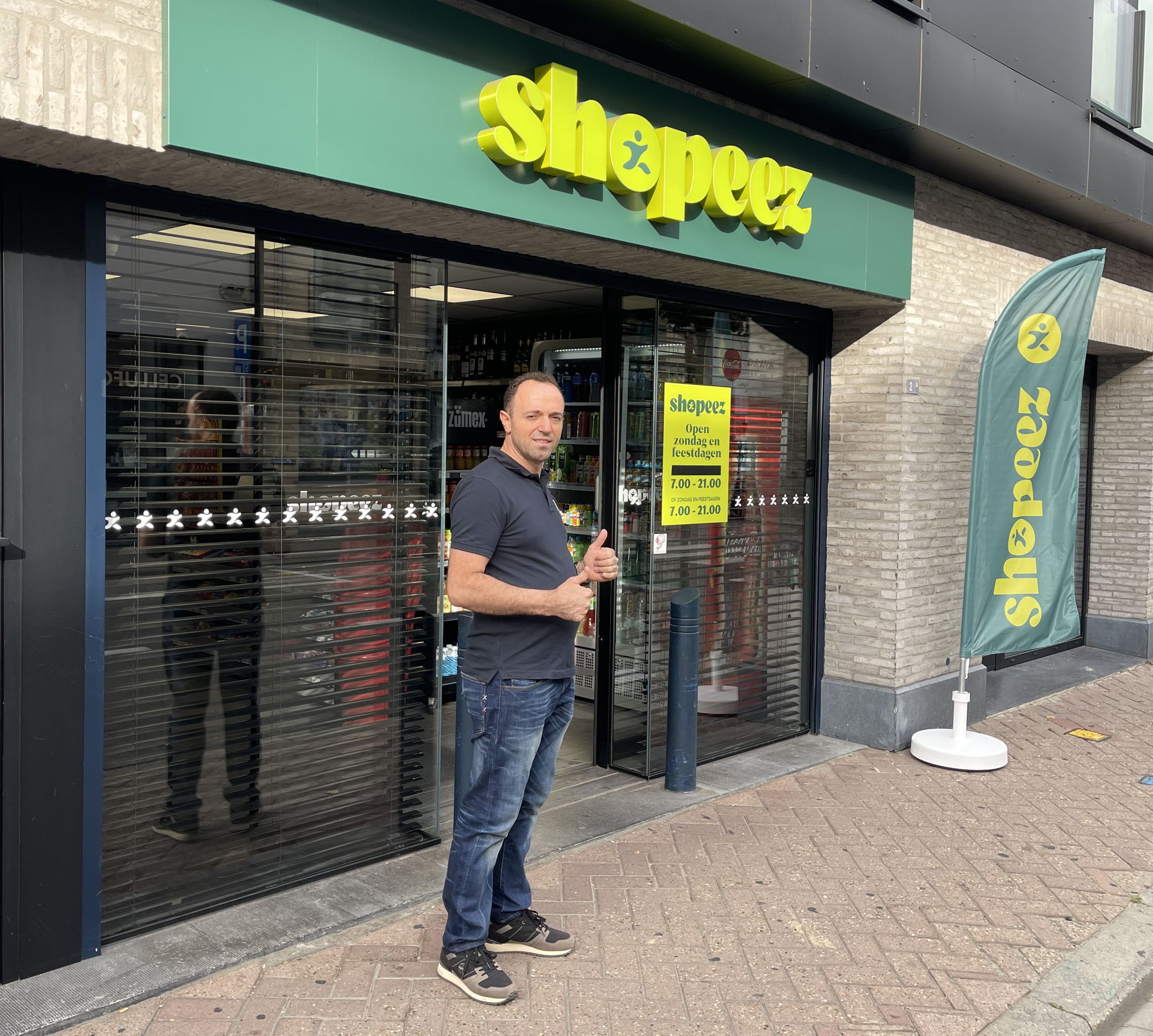 Shopeez, het nieuwe winkelmerk van Carrefour, breidt ook in Vlaanderen uit: buurtwinkel van Sabri Mustafa in Merchtem als voorbeeld