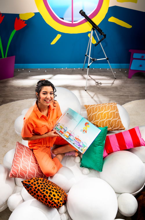 Sarah leest voor – © VRT