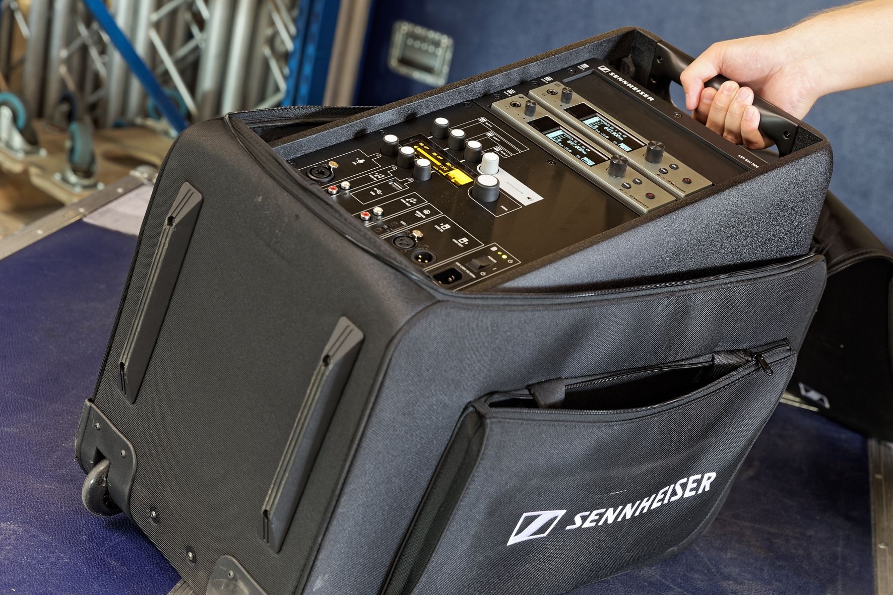 Perfektes Zusammenspiel und mobil einsetzbar: LSP 500 Pro mit den neuen Sennheiser ew G4 Funkmikrofonsystemen
​