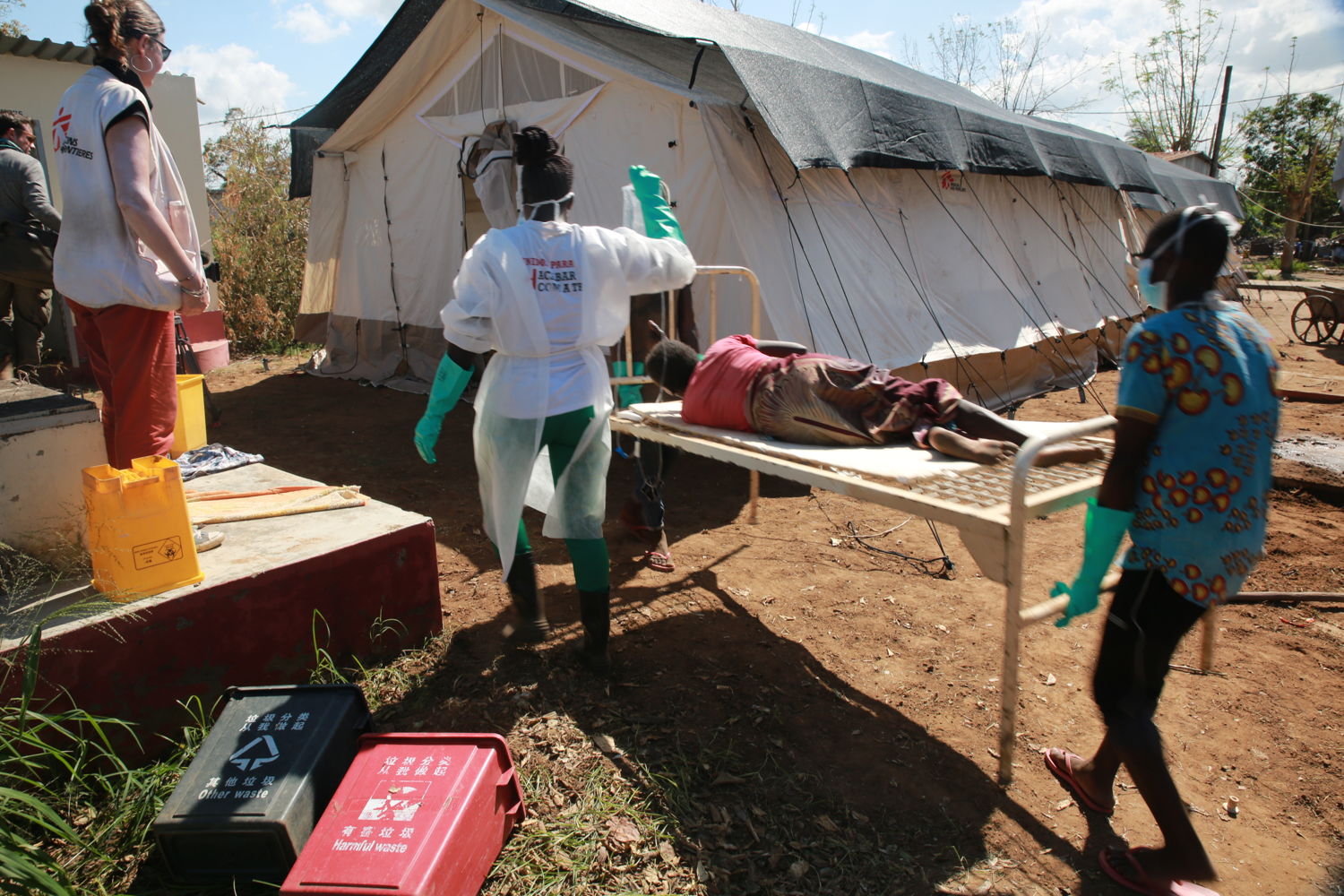 A patient with cholera is transferred to a treatment centre set up by MSF in Tica, Nhamatanda district, Mozambique.
Copyright: Mohammad Ghannam/MSF