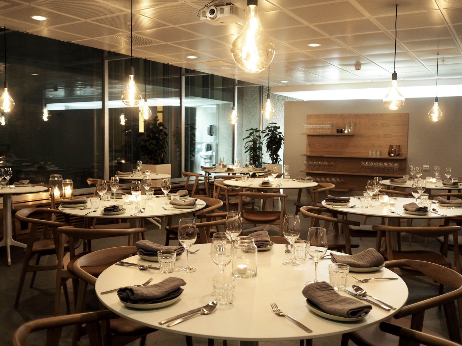 El restaurante de Ostehuset ofrece una atmósfera superior mejorada gracias al sonido de calidad Bose.  