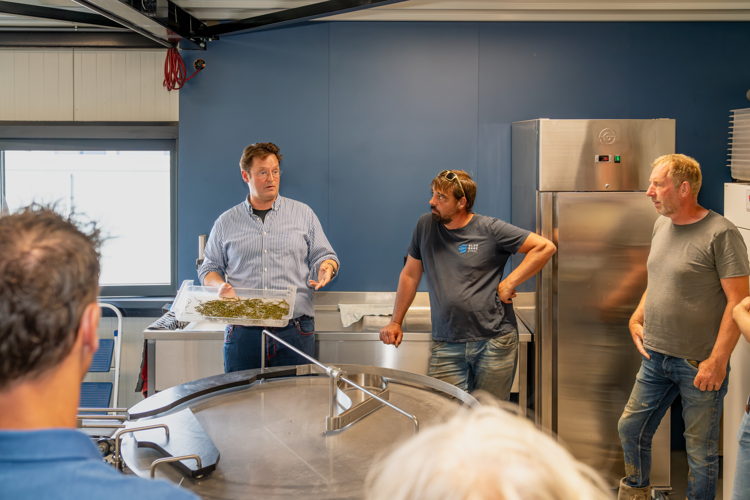Ook laten we zien hoe we onze smaakvarianten maken, waarbij we het zout mengen met andere kruiden en producten (© Sandra Koppelaar Fotografie)