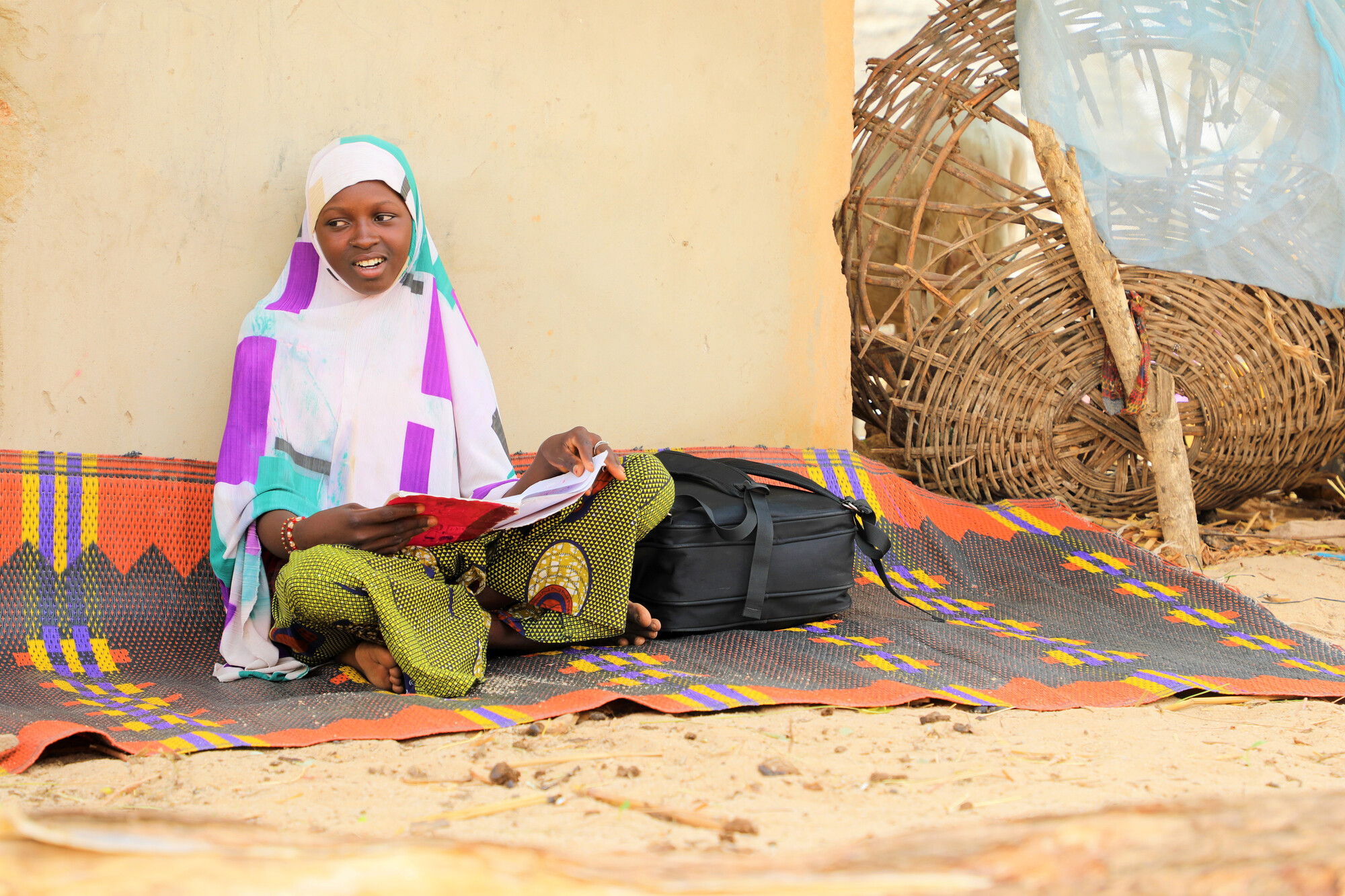 De 13-jarige Ramatou uit Niger ging, met steun van Plan International, in 2022 voor het eerst naar school