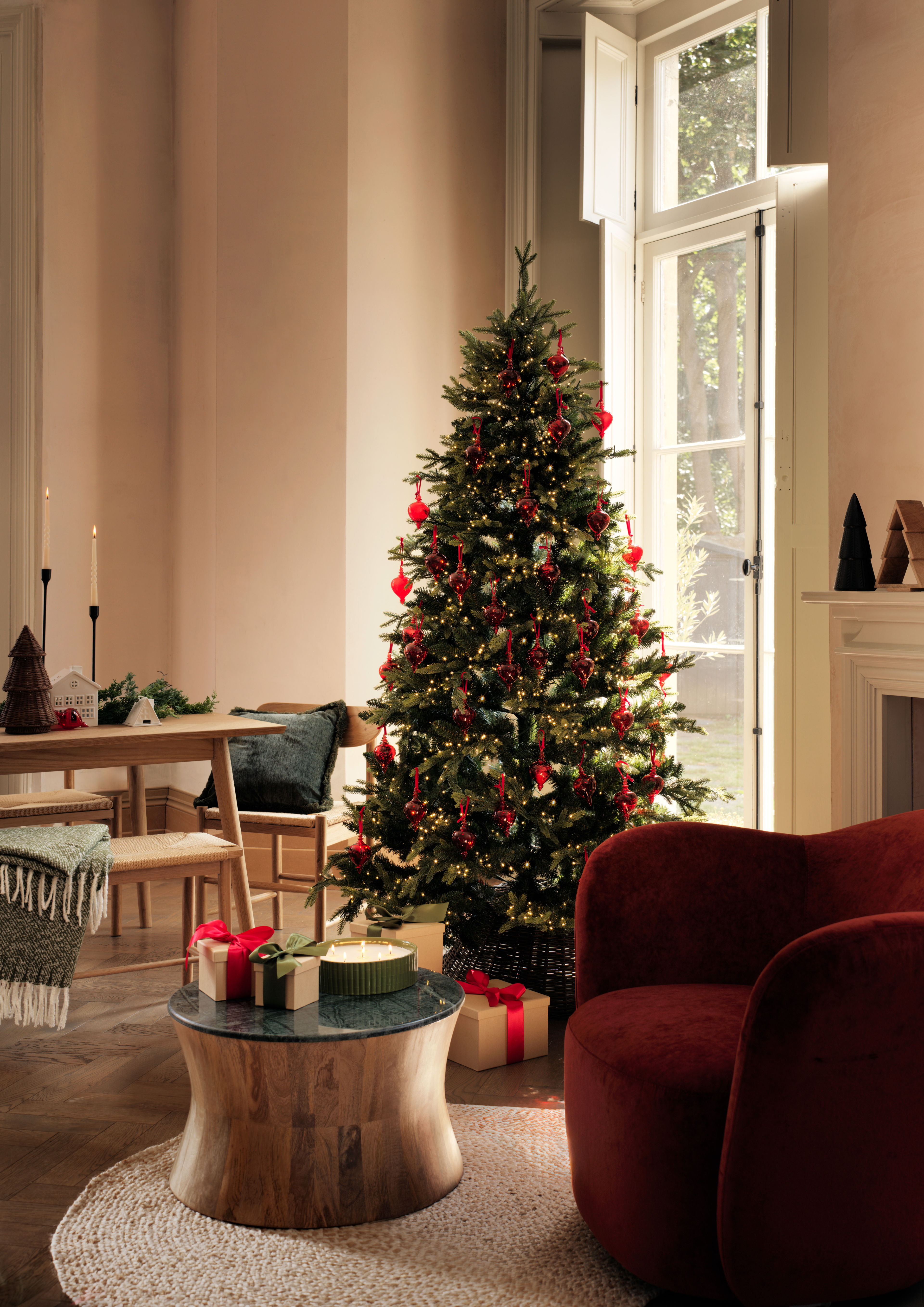 Christmas Decorating On A Budget