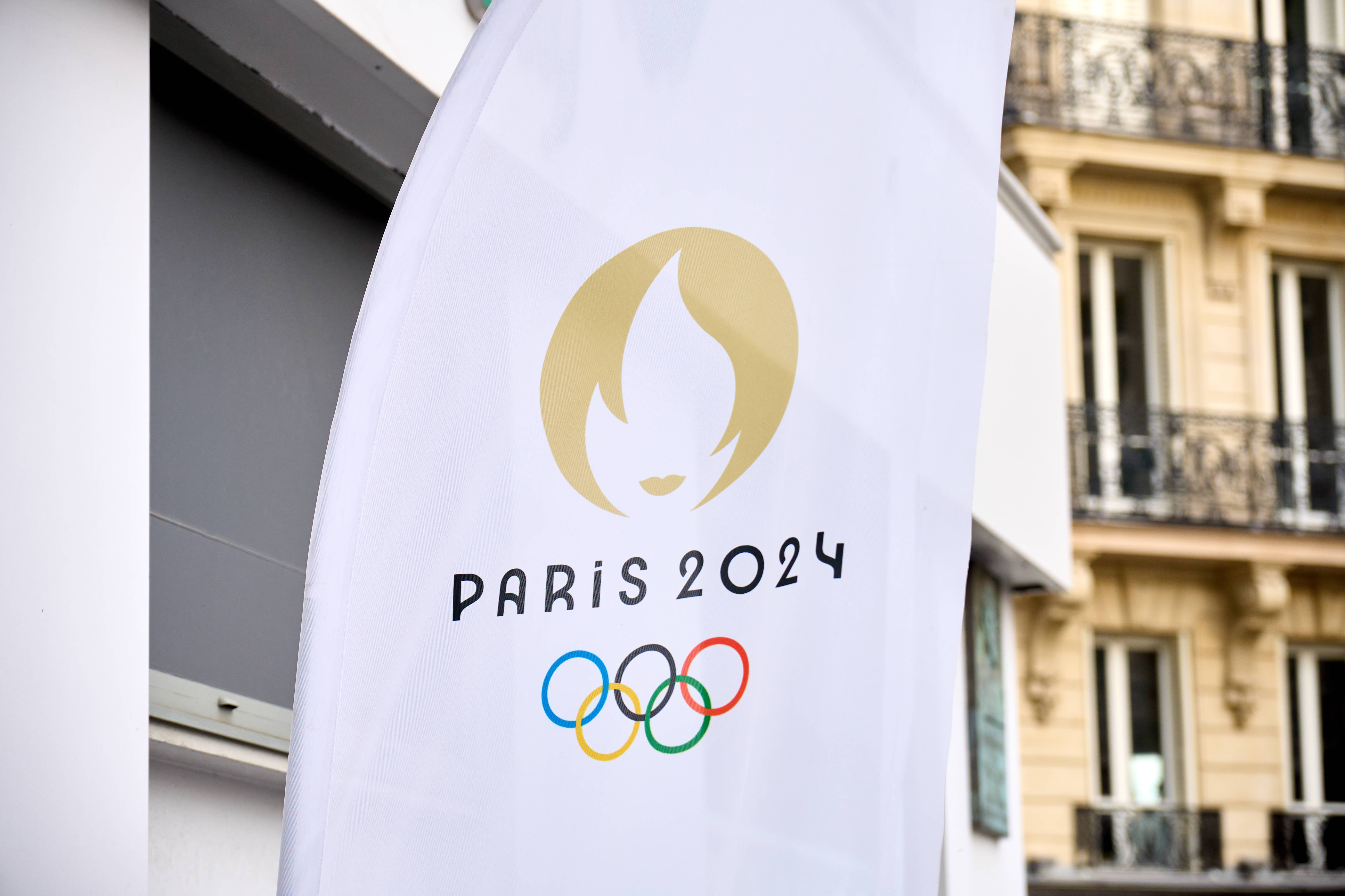 The flag for the Paris 2024 Olympic Games - IMAGO