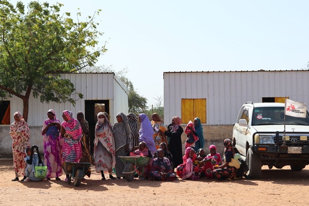 women waiting to receive food baskets distributed by MSF in Nyala/South Darfur. Date: 21/01/2025 | Location: Nyala, South Darfur | Photographer: Abdoalsalam Abdallah women waiting to receive food baskets distributed by MSF in Nyala/South Darfur. Date: 21/01/2025 | Location: Nyala, South Darfur | Photographer: Abdoalsalam Abdallah