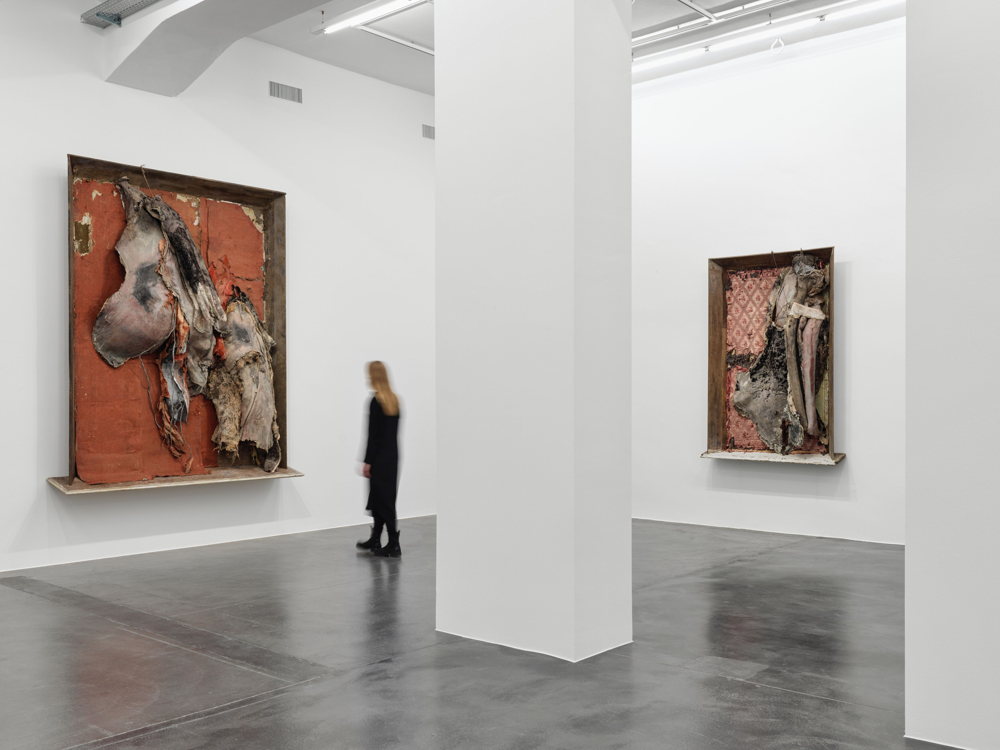 Installationsansicht, ‘Berlinde De Bruyckere. A simple prophecy’, Hauser & Wirth Zurich, Limmatstrasse, bis 13. Mai 2023 © Berlinde De Bruyckere. Courtesy die Künstlerin und Hauser & Wirth. Foto: Stefan Altenburger Photography Zürich Installationsansicht, ‘Berlinde De Bruyckere. A simple prophecy’, Hauser & Wirth Zurich, Limmatstrasse, bis 13. Mai 2023 © Berlinde De Bruyckere. Courtesy die Künstlerin und Hauser & Wirth. Foto: Stefan Altenburger Photography Zürich