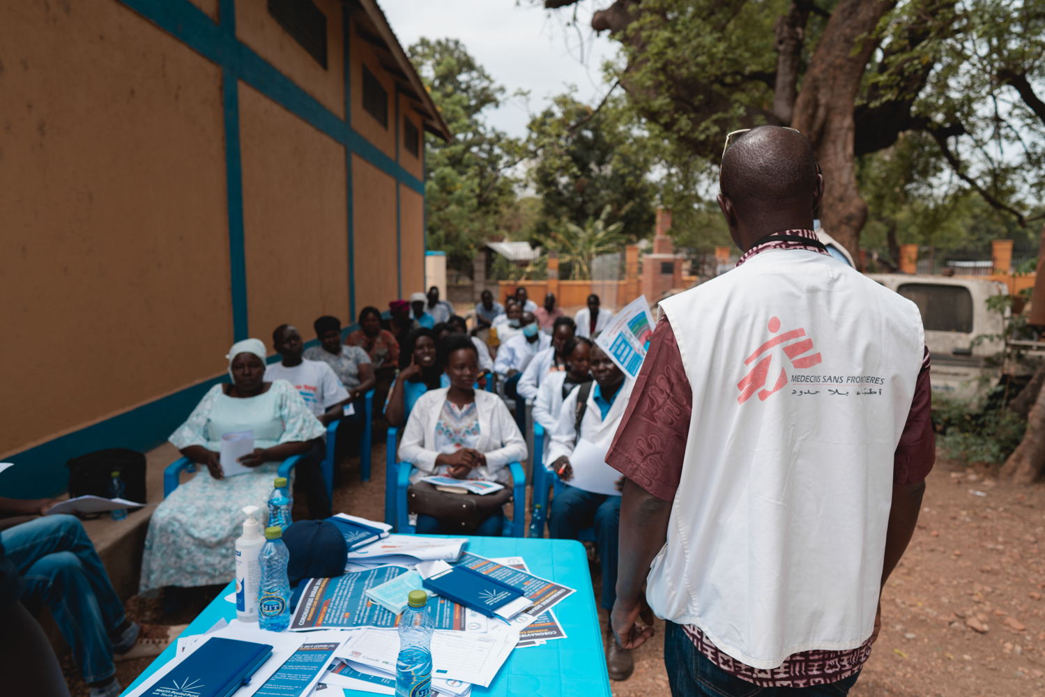 Adrien Mahama – water and sanitation coordinator for MSF in South Sudan – conducting an infection prevention and control (IPC) training for the staff of the Al Sabah
hospital in Juba in cooperation with Health pooled Fund and Health Link South Sudan. MSF is carrying on trainings to support the Ministry of Health in preparation for the eventual arrival of COVID-19 patients. 03 April, 2020, credit Gabriele Casini/MSF