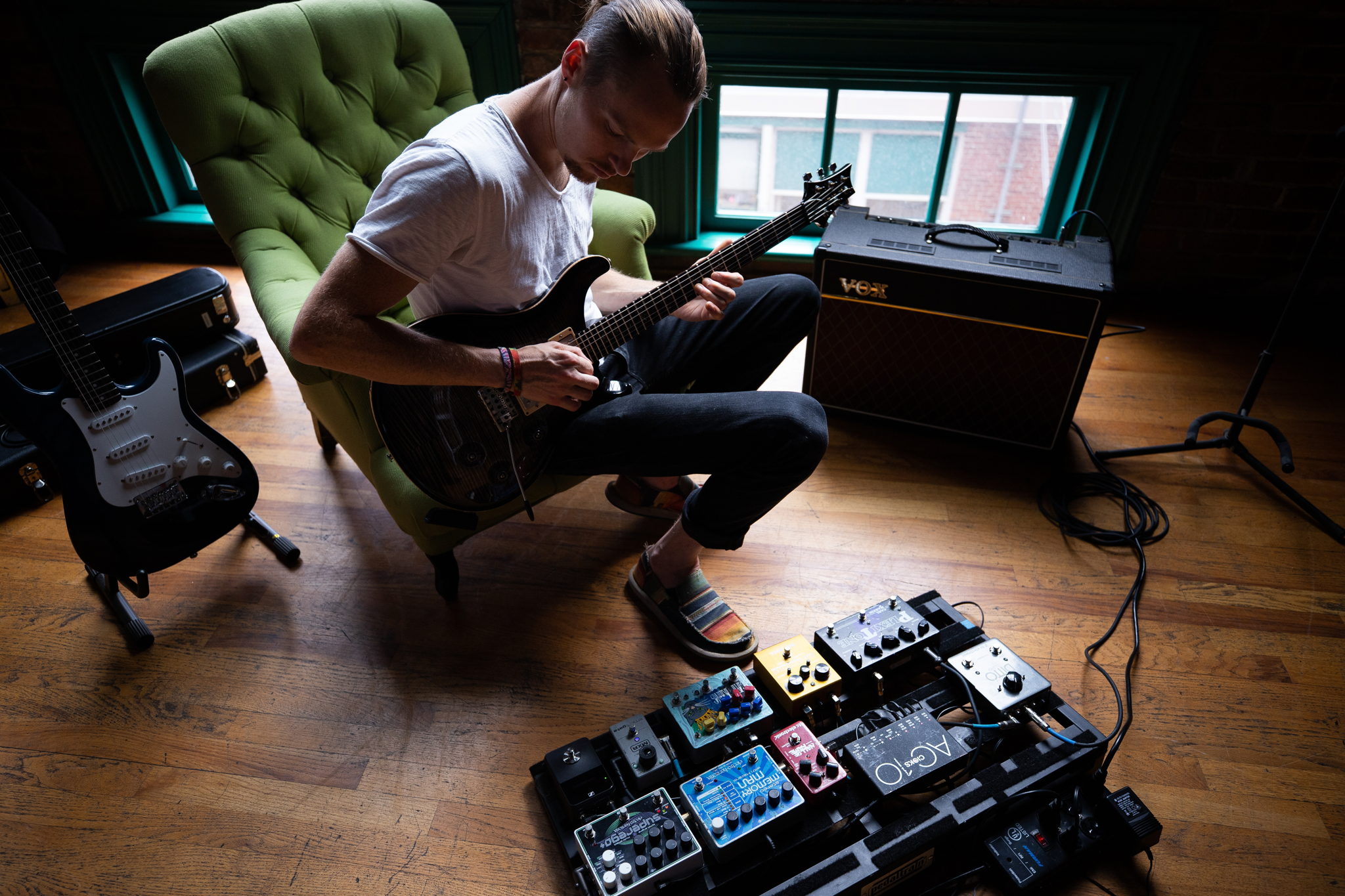 Das Sennheiser XSW-D Pedalboard Set eignet sich für Gitarristen und Bassisten. Das Sennheiser XSW-D Pedalboard Set eignet sich für Gitarristen und Bassisten.