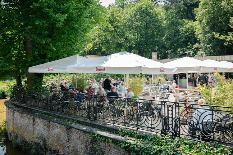 Museum Café MIKA - Photo: Tom Cornille Museum Café MIKA - Photo: Tom Cornille