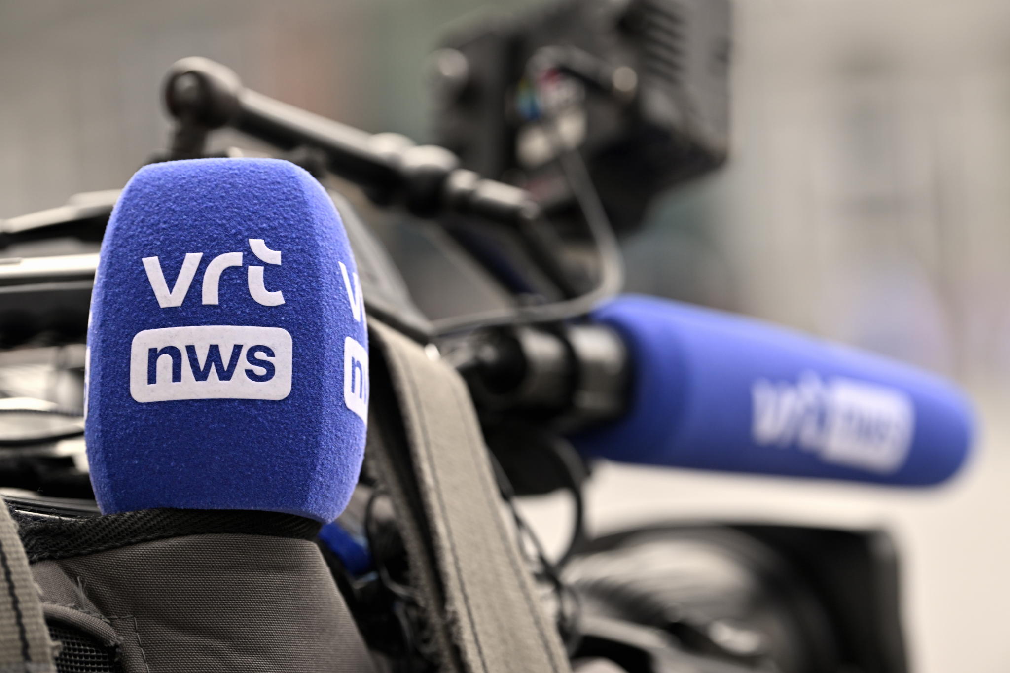 Flemish public broadcaster to stop publishing news in English, French and German