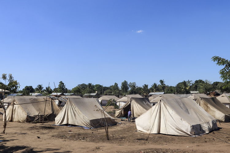 Tents have been supplied by multiple organizations to provide shelter just part of the thousands displaced people knowing struggling to live in Metuge. Up to 15 people are living, crammed together in the tents. Others have had to build their own shelters with leftover tarps and cloth. Photographer: MSF