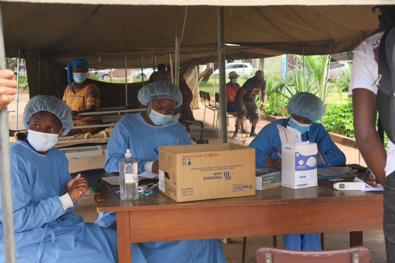 MSF has redesigned the respiratory clinic at Parirenyatwa Hospital for better screening, triage, and testing. Photographer:  Caroline Gwature